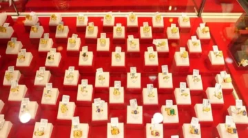 سعر الأونصة يهبط إلى أقل من 5000 دولار مع بداية الأسبوع الجديد